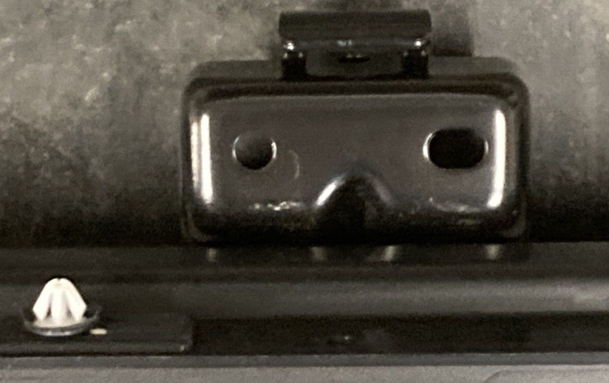 NEW GENUINE GM 23295045 STEP RUNNING BOARD RIGHT PASSENGER