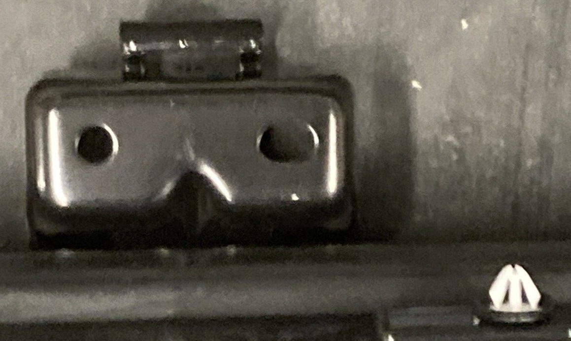 NEW GENUINE GM 23295045 STEP RUNNING BOARD RIGHT PASSENGER