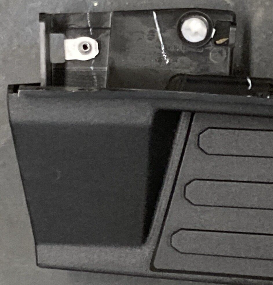 NEW GENUINE GM 23295045 STEP RUNNING BOARD RIGHT PASSENGER