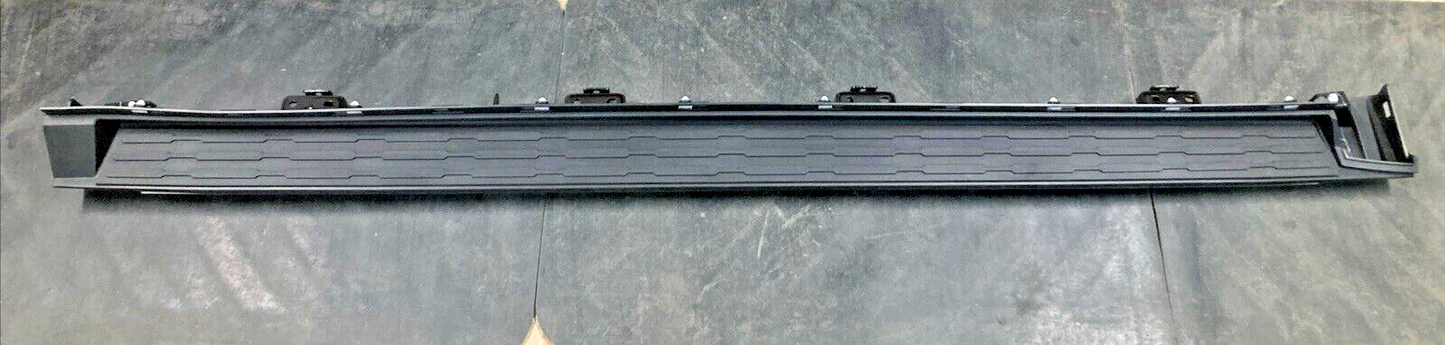 NEW GENUINE GM 23295045 STEP RUNNING BOARD RIGHT PASSENGER