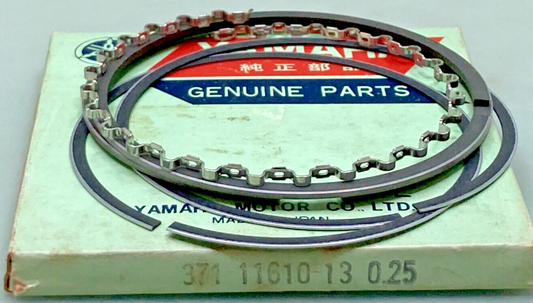 NEW GENUINE YAMAHA 371-11610-13 PISTON RING SET 0.25