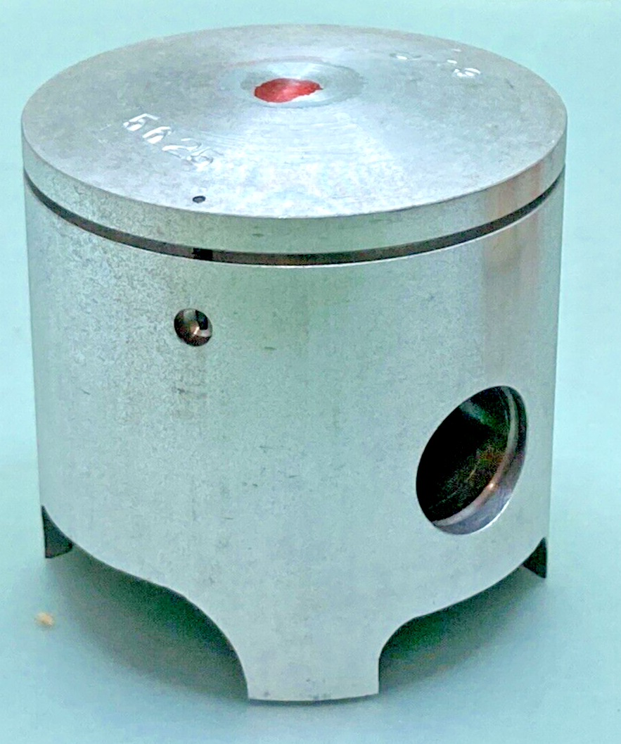 NEW GENUINE YAMAHA 401-11635-00 PISTON  0.25 O/S