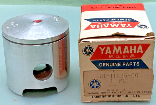 NEW GENUINE YAMAHA 401-11635-00 PISTON  0.25 O/S