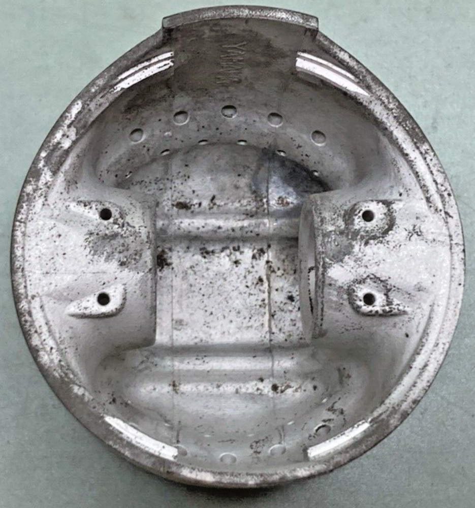 NEW GENUINE YAMAHA 371-11635-04 PISTON 0.25 O/S