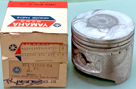 NEW GENUINE YAMAHA 371-11635-04 PISTON 0.25 O/S