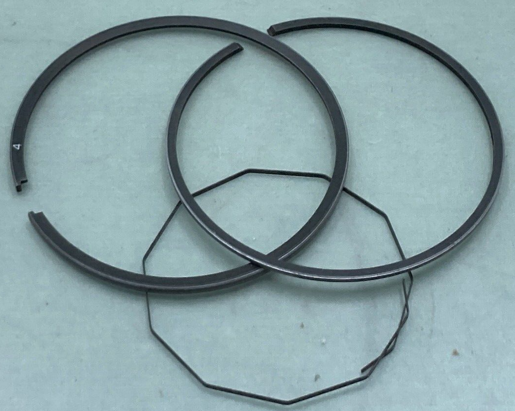NEW GENUINE YAMAHA 438-11610-40 PISTON RING SET 1.00