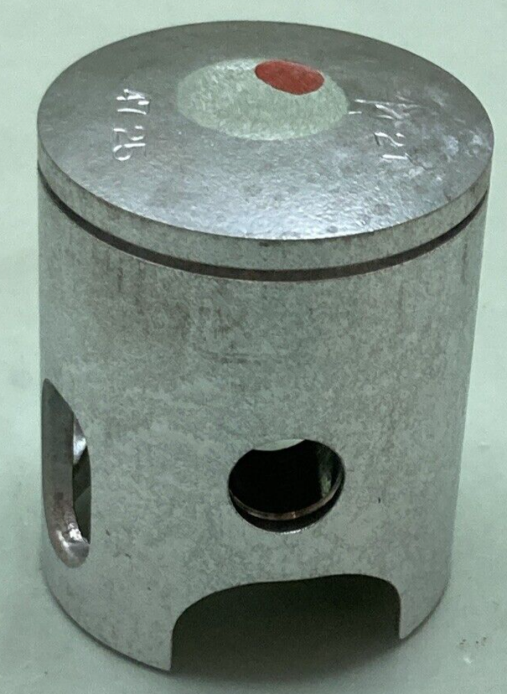 NEW GENUINE YAMAHA 492-11635-71 PISTON 1ST  0.25 O/S