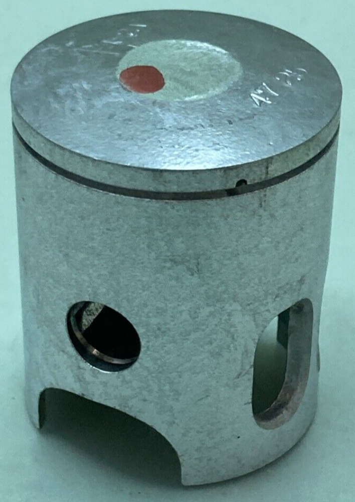NEW GENUINE YAMAHA 492-11635-71 PISTON 1ST  0.25 O/S