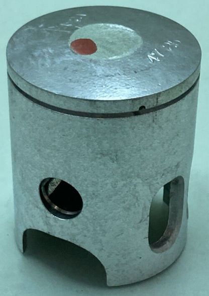 NEW GENUINE YAMAHA 492-11635-71 PISTON 1ST  0.25 O/S