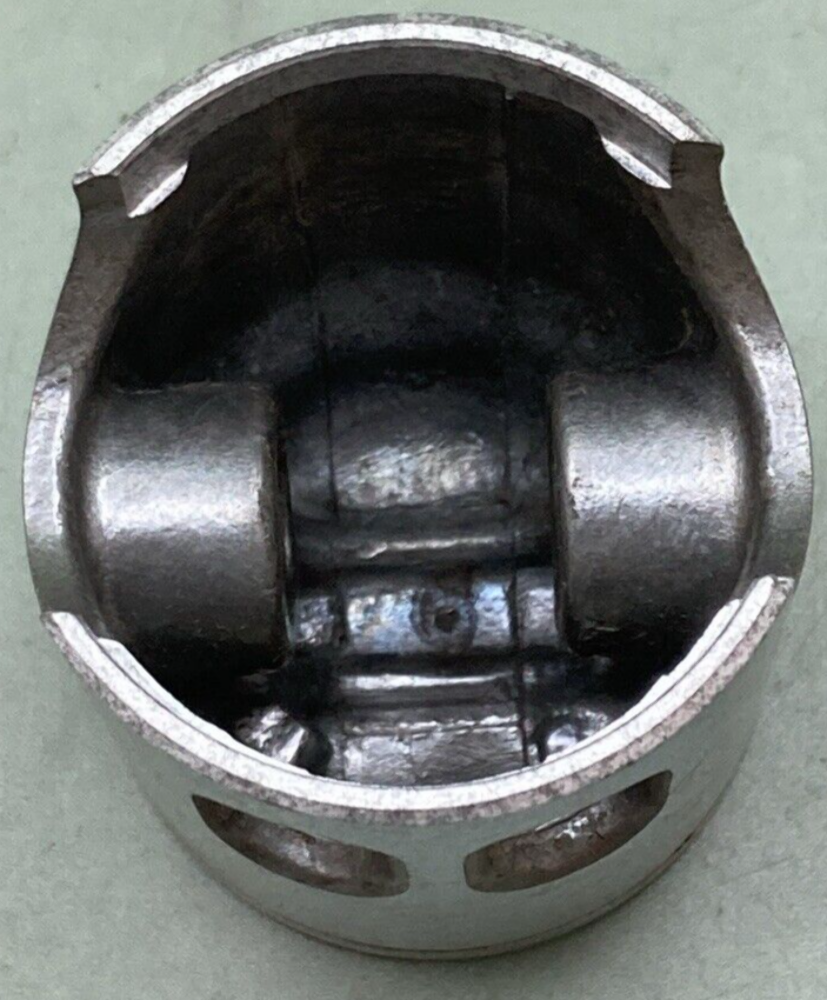 NEW GENUINE YAMAHA 492-11635-71 PISTON 1ST  0.25 O/S