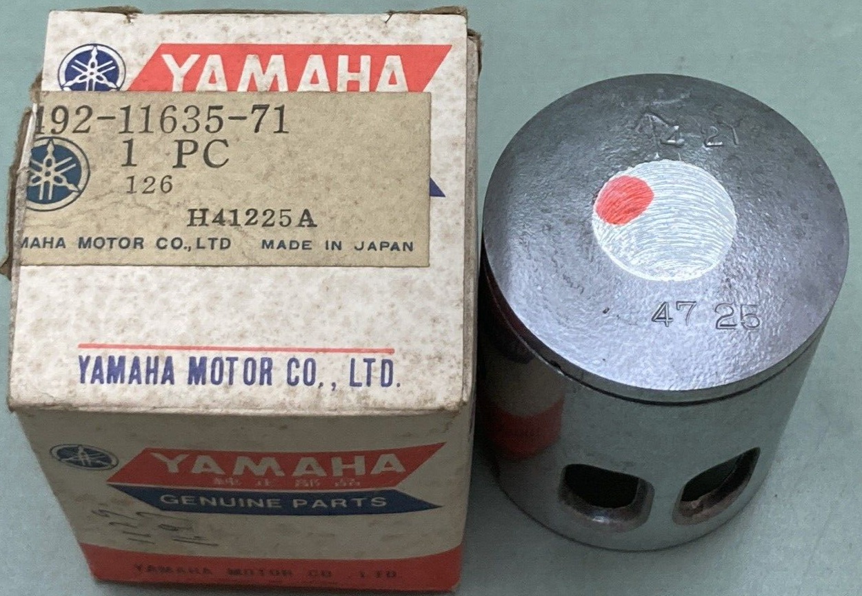 NEW GENUINE YAMAHA 492-11635-71 PISTON 1ST  0.25 O/S