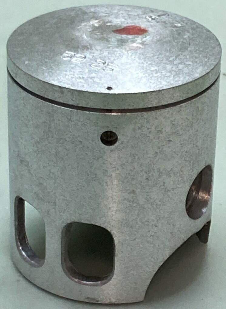 NEW GENUINE YAMAHA 427-11635-01 PISTON 1ST 0.25 O/S