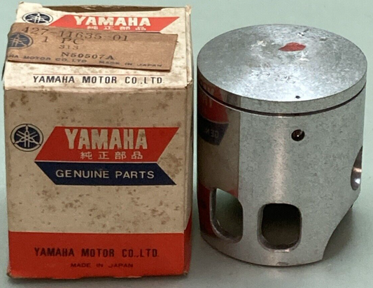 NEW GENUINE YAMAHA 427-11635-01 PISTON 1ST 0.25 O/S
