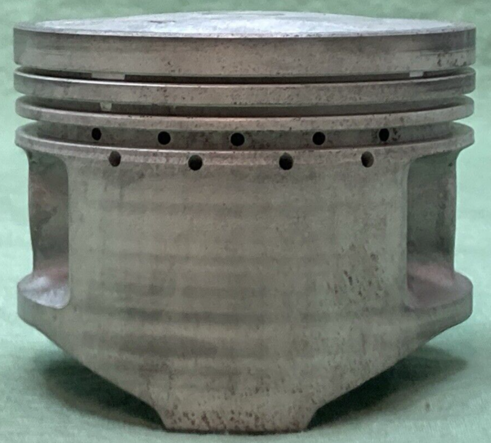 NEW GENUINE YAMAHA 2L0-11635-00 PISTON 1ST 0.25 O/S