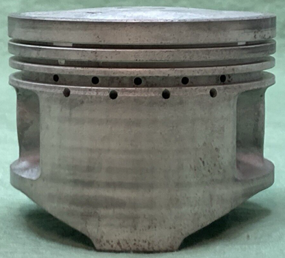 NEW GENUINE YAMAHA 2L0-11635-00 PISTON 1ST 0.25 O/S