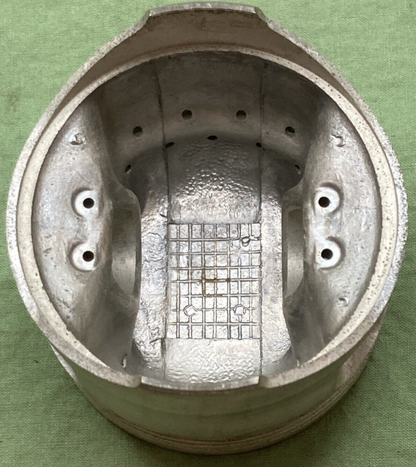 NEW GENUINE YAMAHA 2L0-11635-00 PISTON 1ST 0.25 O/S