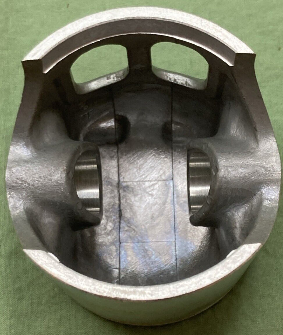 NEW GENUINE YAMAHA 2A7-11638-00 PISTON 4TH 1.00 O/S