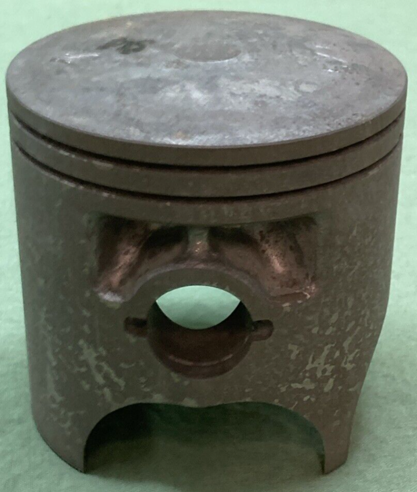 NEW GENUINE YAMAHA 5X5-11631-00-94 PISTON STD