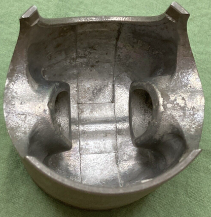 NEW GENUINE YAMAHA 5X5-11631-00-94 PISTON STD