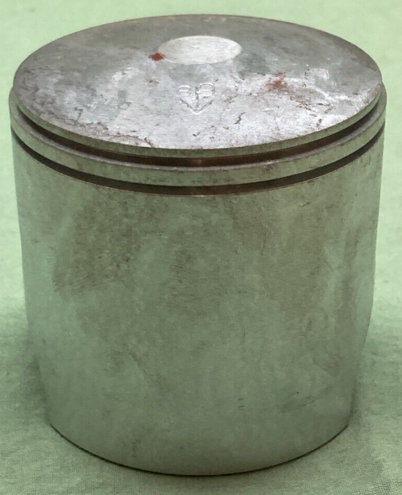 NEW GENUINE YAMAHA 443-11638-02 PISTON 4TH 1.00 O/S