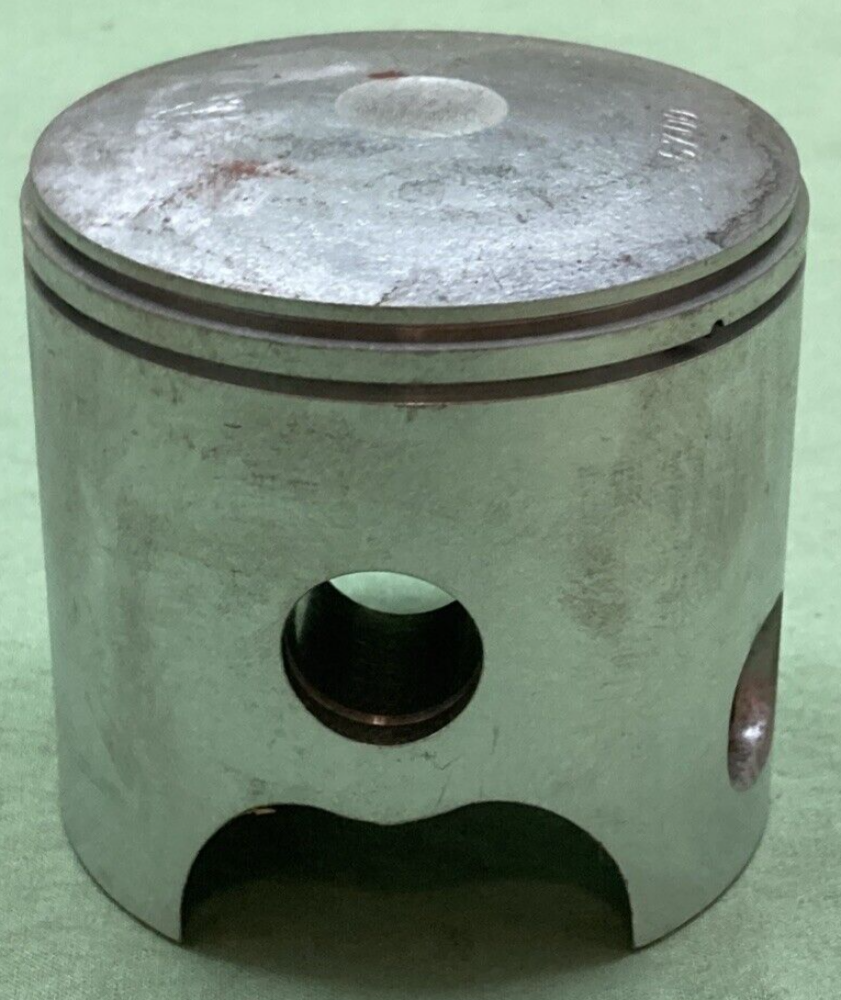 NEW GENUINE YAMAHA 443-11638-02 PISTON 4TH 1.00 O/S