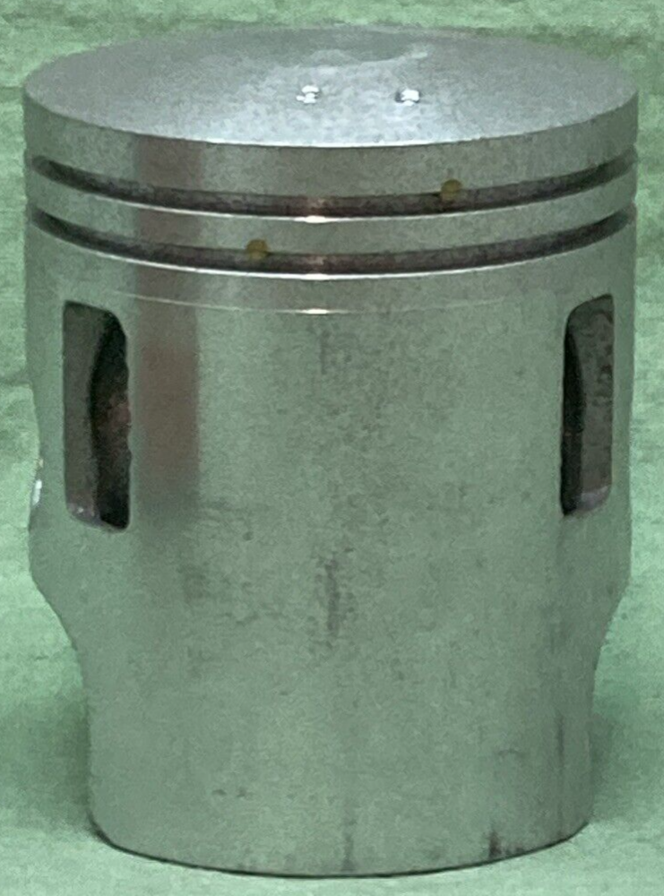 NEW GENUINE YAMAHA 235-11631-00-96 PISTON STD