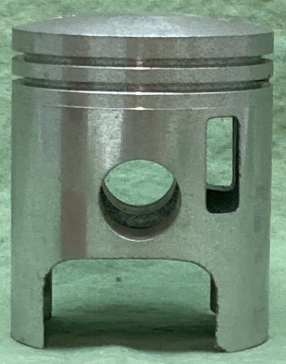 NEW GENUINE YAMAHA 235-11631-00-96 PISTON STD