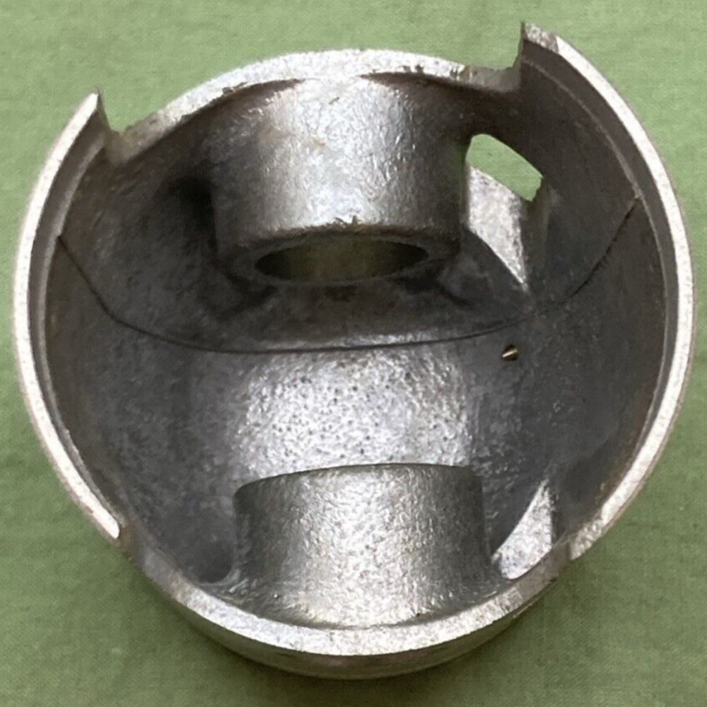 NEW GENUINE YAMAHA 235-11631-00-96 PISTON STD