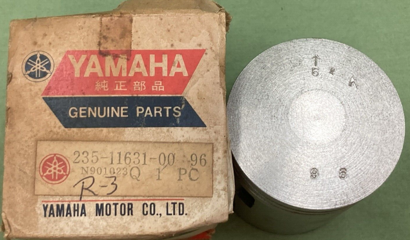 NEW GENUINE YAMAHA 235-11631-00-96 PISTON STD