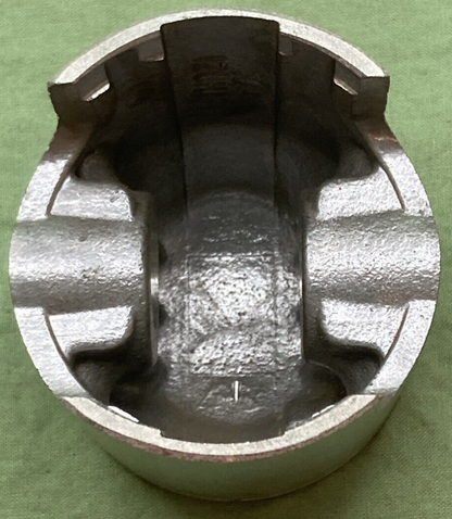 NEW GENUINE YAMAHA 248-11635-71 PISTON 1ST  0.25 O/S