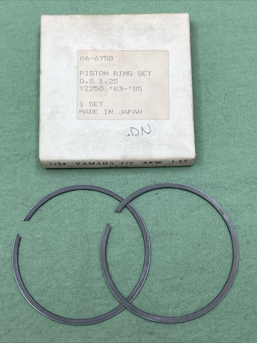 NEW ROCKY YAMAHA 06-6758 PISTON RING SET 1.25 68MM '83-'85 YZ250