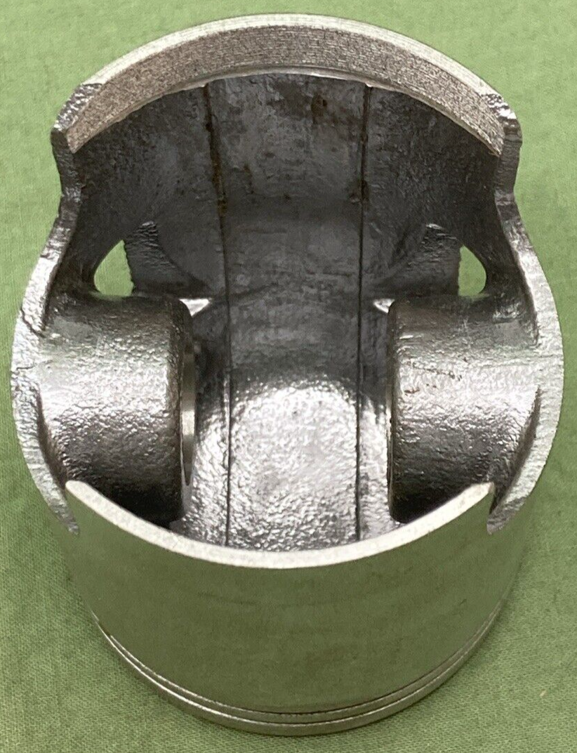 NEW GENUINE YAMAHA 211-11631-00-96 PISTON