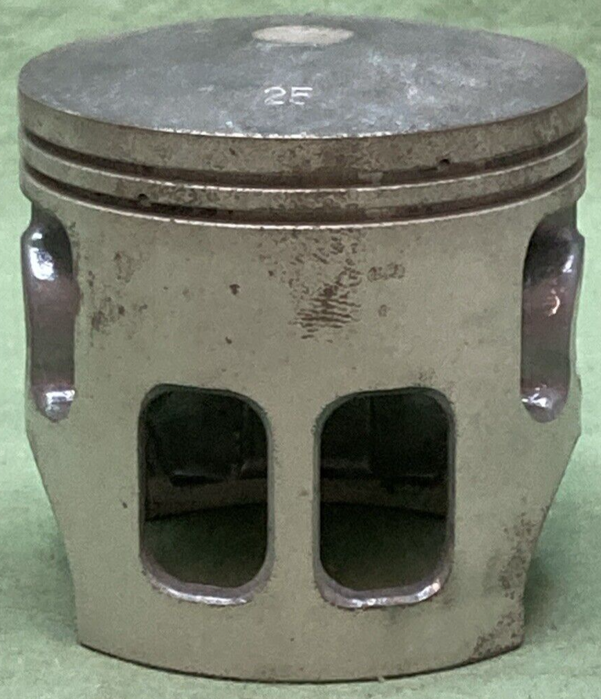 NEW GENUINE YAMAHA 20E-11635-00 PISTON 1ST 0.25 O/S