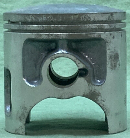 NEW GENUINE YAMAHA 20E-11635-00 PISTON 1ST 0.25 O/S