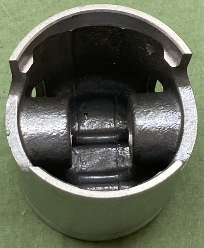 NEW GENUINE YAMAHA 273-11636-61 PISTON