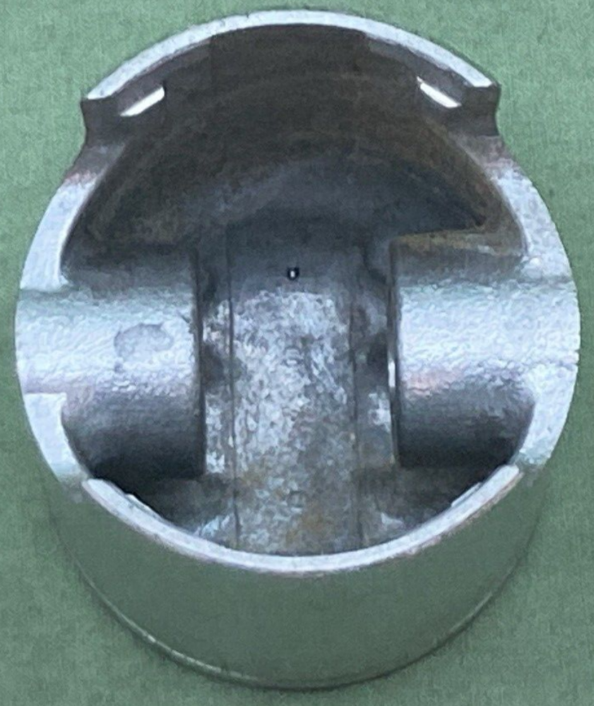 NEW GENUINE YAMAHA 276-11635-70 PISTON