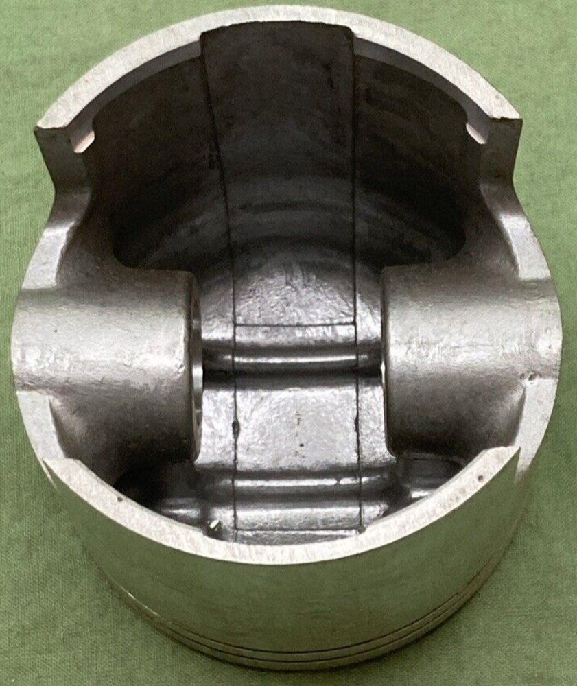 NEW GENUINE YAMAHA 251-11638-00 PISTON