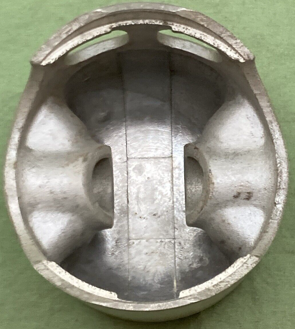 NEW GENUINE YAMAHA 26A-11631-00-93 PISTON