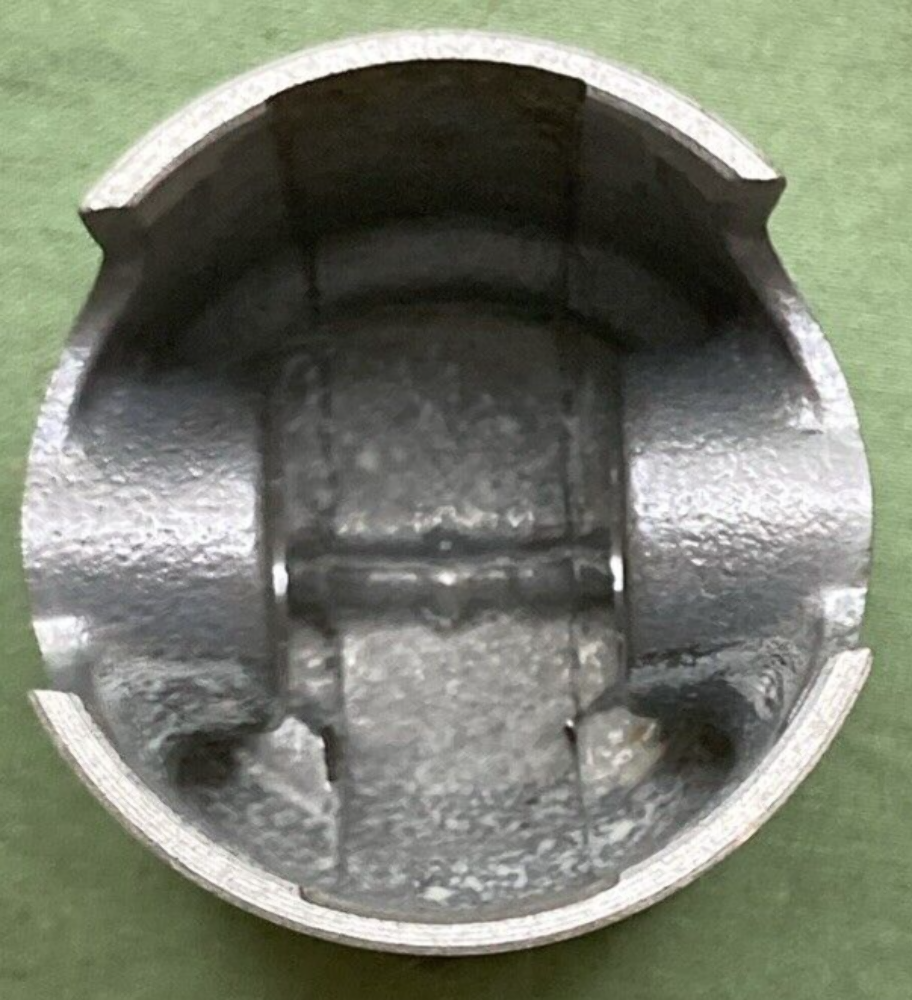 NEW GENUINE YAMAHA 113-11631-02-96 PISTON