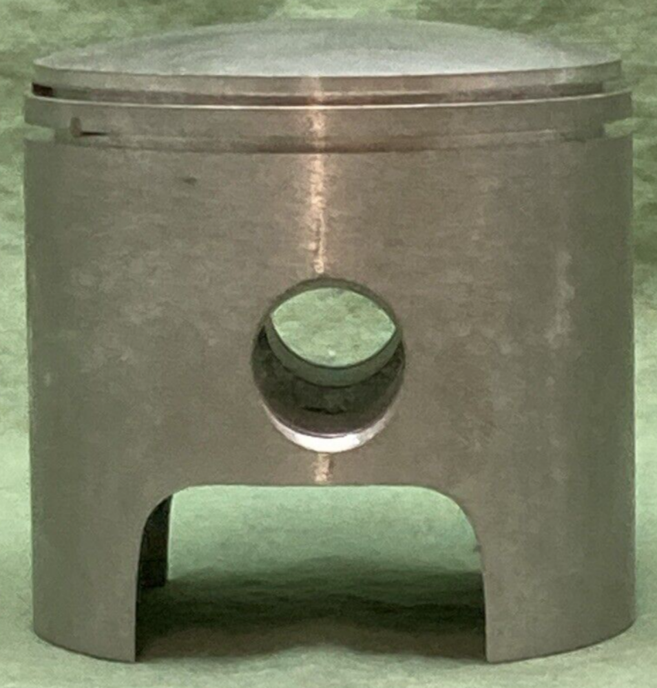NEW GENUINE WISECO 182 P8 PISTON & RING SET 2677LC