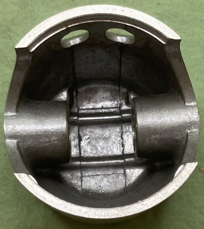 NEW REPLACES YAMAHA 314-11631-40 PISTON W/ CLIPS & PIN