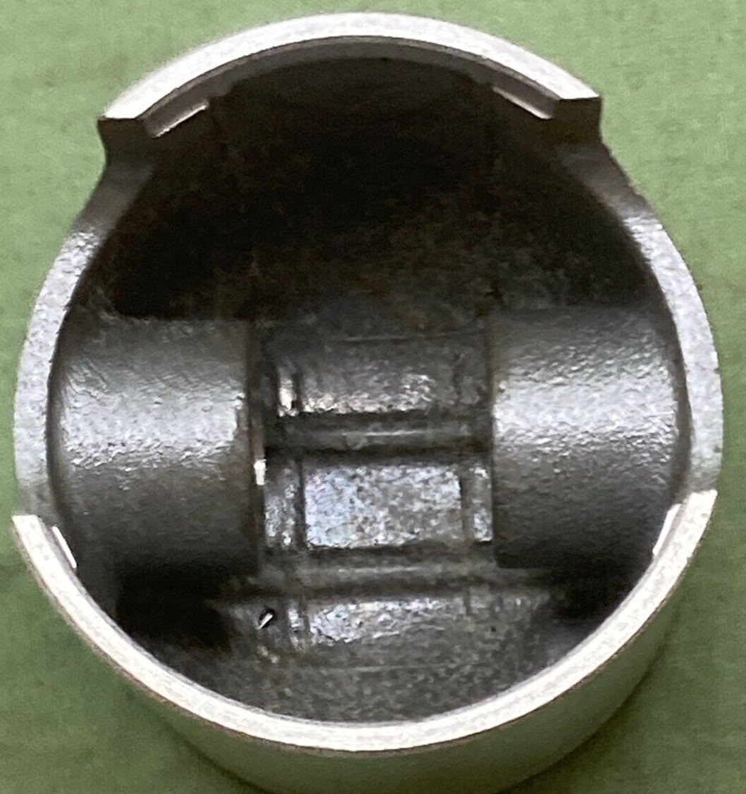 NEW GENUINE YAMAHA 159-11631-00-96 PISTON