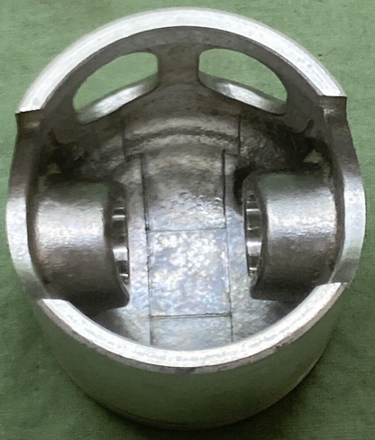 NEW GENUINE YAMAHA 3R1-11636-02 PISTON