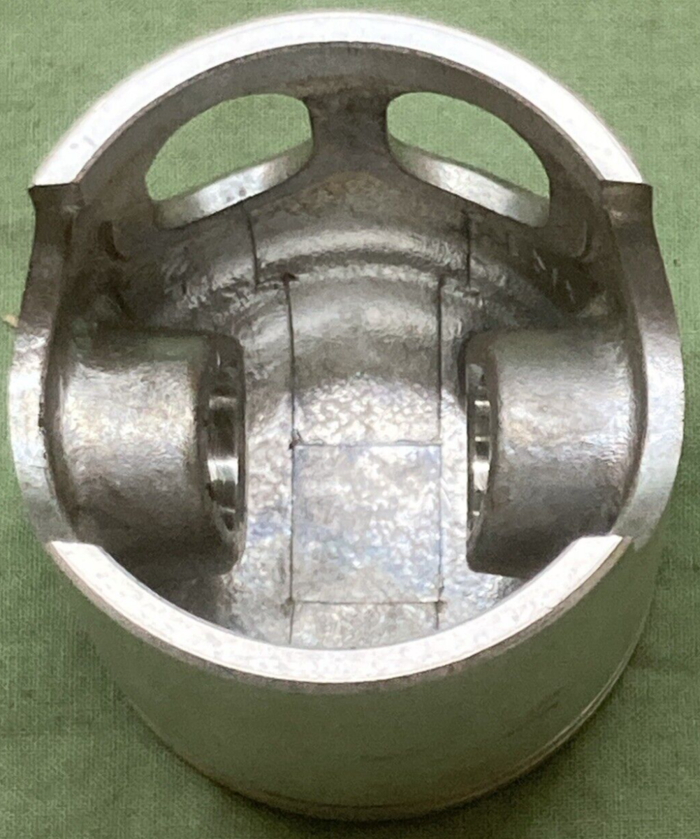 NEW GENUINE YAMAHA 3R1-11635-02 PISTON