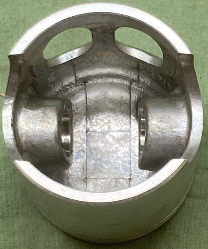 NEW GENUINE YAMAHA 3R1-11635-02 PISTON