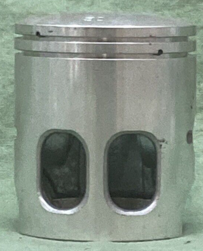 NEW GENUINE YAMAHA 3R1-11636-02 PISTON 2ND 0.50 O/S