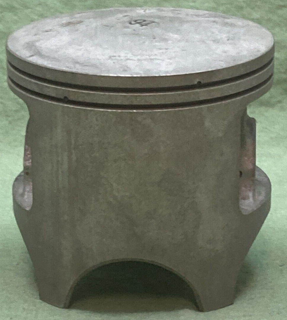 NEW GENUINE YAMAHA 3R5-11631-00-94 PISTON STD