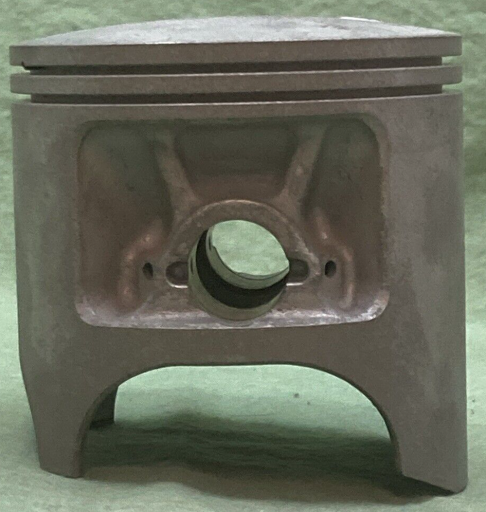 NEW GENUINE YAMAHA 3R5-11631-00-94 PISTON STD