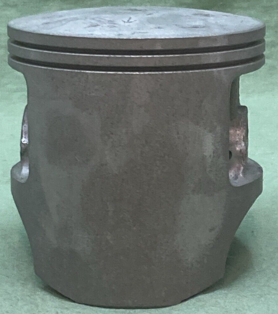 NEW GENUINE YAMAHA 3R5-11631-00-94 PISTON STD