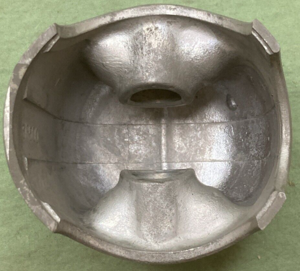 NEW GENUINE YAMAHA 3R5-11631-00-94 PISTON STD